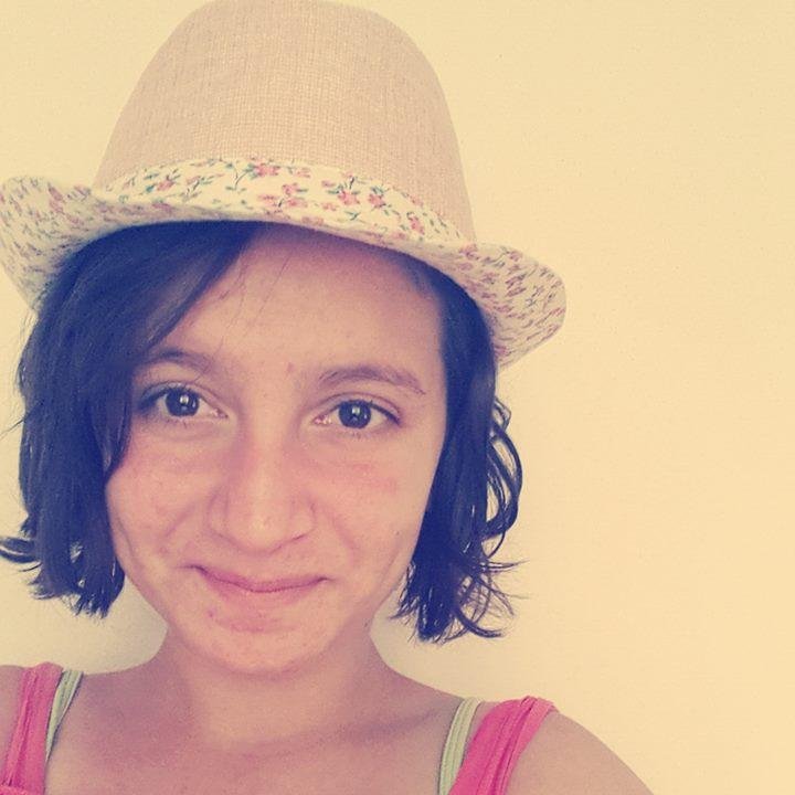 Müzik kolik ♥ Uyku sever ♥ Cafe ♥ Balıkesir /Bursa  ♥ Her şeyden çabuk sıkılan ♥  Kitap kurdu :D :D