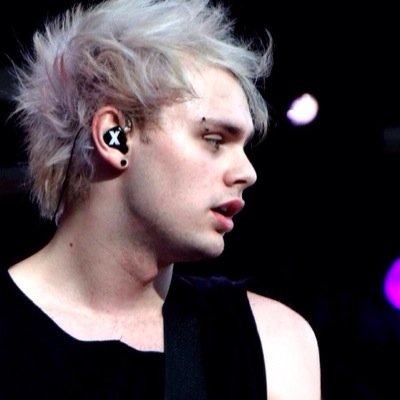 turn @xoclifford's notifs on, doing dms to muke in a bit. :) x
