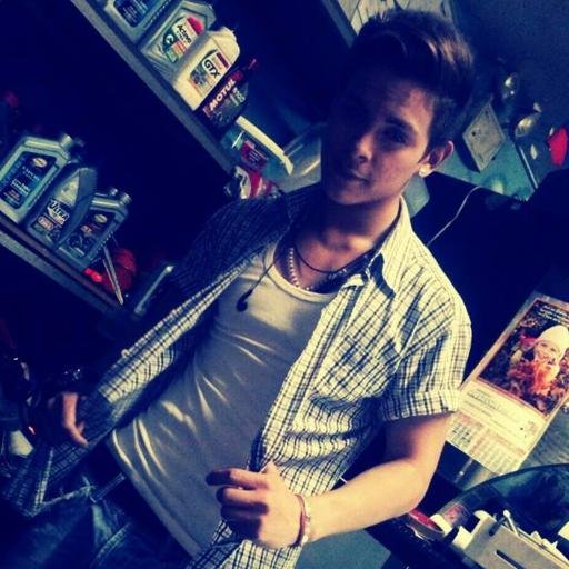 La gente siempre anda pendiente de una paja. Sígueme y te sigo.