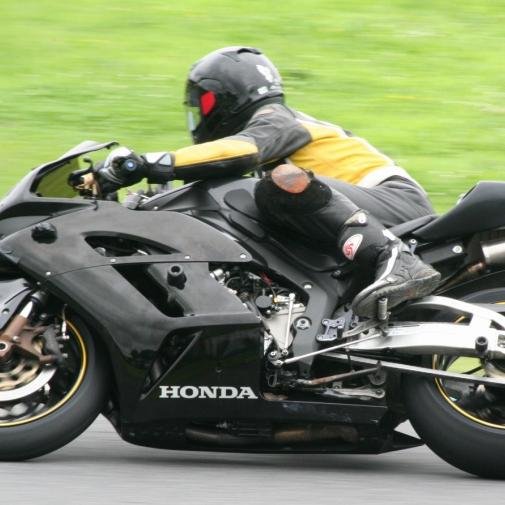 バイク乗ってたりSEだったり色々です