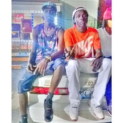 Follow me and ill follow back . #RastaNation Louisville ✈ Des Moines . #RIPNhial .