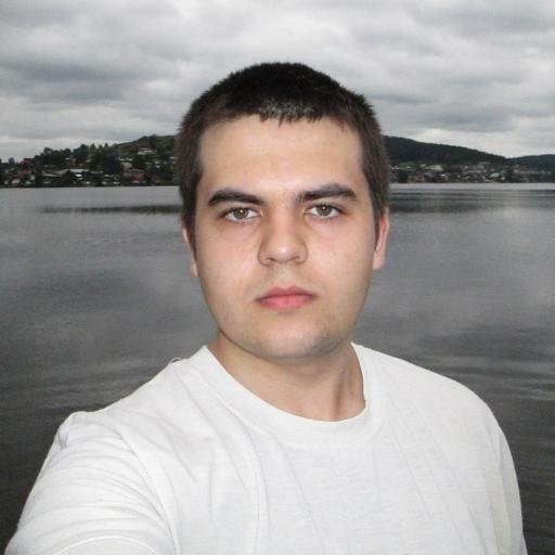 Русский парень. Люблю Рианну 
@mforde11 (28.07.2012), @RjFenty15 (25.11.12)