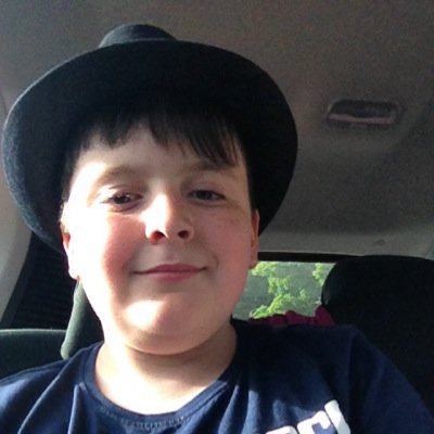 Ih my name is sean i play piano and i sing i love doing it its like my life