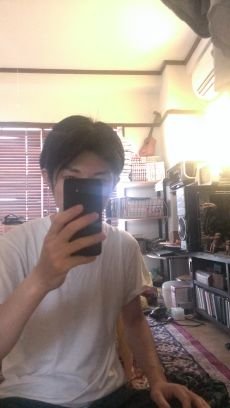 たまに難しいこと呟くけど基本くだらない呟きばかり☆常に人に優しく、思考はポジティブに！がモットー♪かに座のA型♪気軽にfollowしてね♪→snowboarding／pistbike／caferacer／soccer／cooking／books／movie／animal／Instagram@rider_164