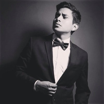 ¡Profesional CREATIVO y Artista Visual! Fotógrafo, video especialista, AMANTE del cine, arte, música, libros, marketing, viajar y conocer lugares.