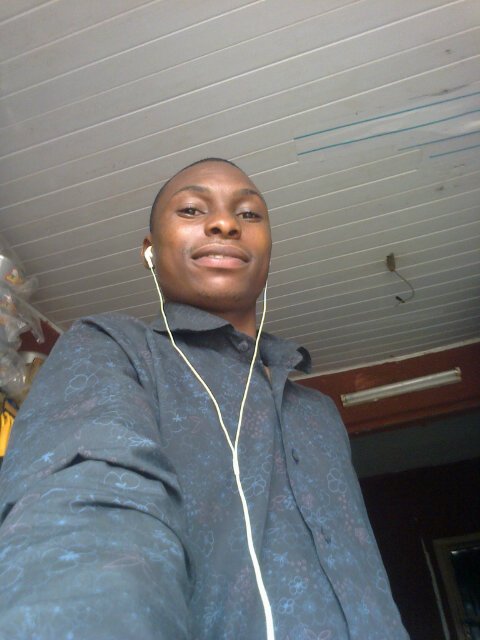Am a student, study civil engineering at yaba college of technology and am a true Manchester united fan.