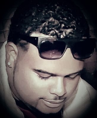 I'm a professional songwriter and social media specialist.