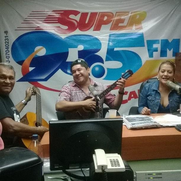 El mejor programa de música Venezolana... Conducido por Robenis Gonzàlez y Marcos Chacìn... Sùper 93.5 FM. Maracaibo-Venezuela