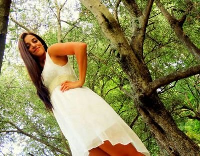 Catalana. Jugadora de BÁDMINTON, amante del deporte en general. Estudiante de CCAFYDE. Amiga de mis amigos, risueña y FELIZ  (: