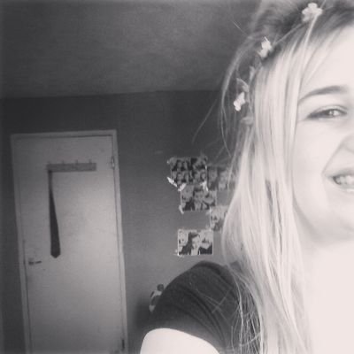 i follow back:) 
instergram: lucy_beth_hill