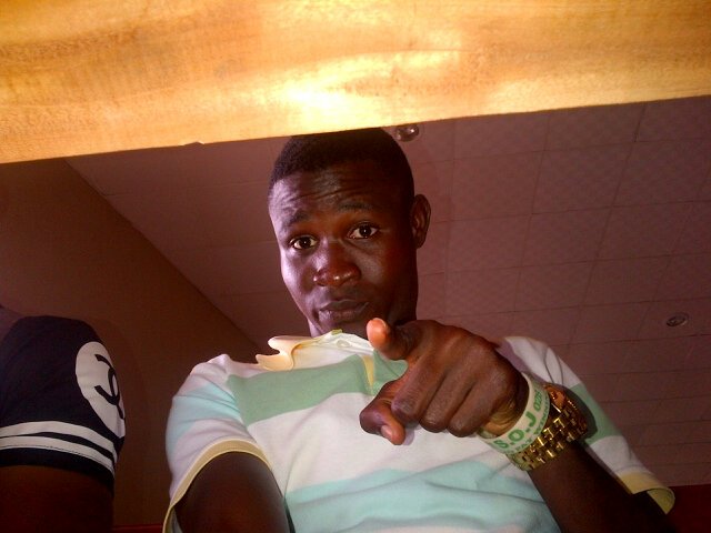 Me no dey judge a book by it cover o, I don scroll in gangan. U guyz sabi wat I mean?