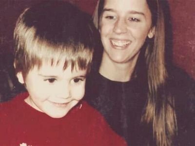 Roses are red, violets are blue. Justin is perfect, you know it's true ♣