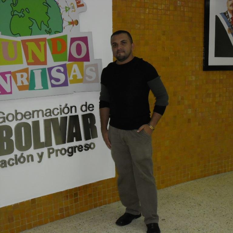Lcdo en Educacion, Adorador, Enamorado de la Vision CCN. Servir a Dios en mi Mejor Adoracion.