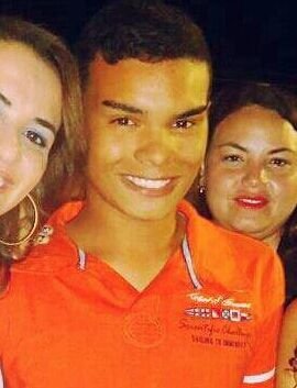 -  Taurino ,  Tenho 17  Anoos ,#Nordestino #Modelo ,,twitteiro viciado , Apaiixonado Pelo  #Flameengo ♥