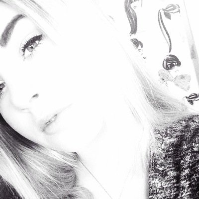Your eyes oh your eyes make the stars look like they're not shining ✨