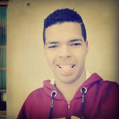 Sou um ser humano, moro no planeta terra, sou lindo e um dia vou conquistar o mundo.