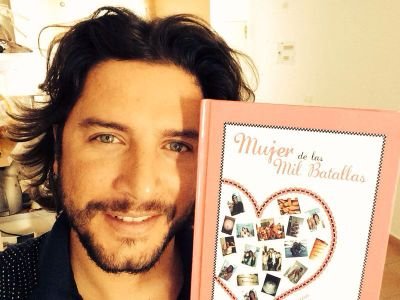 Mujer, esposa y madre, que ha ganado su batalla al cáncer de mama con positividad. Autora de los libros Mujer de las Mil Batallas y Las Batallas de las Mujeres.