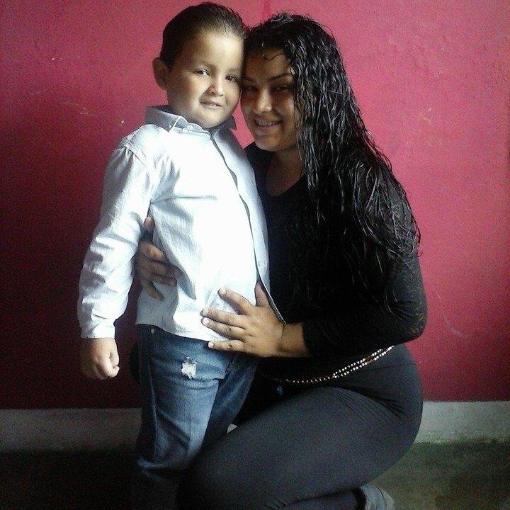AGRADECIDA CON LA VIDA POR EL GRAN TESOROS QUE ME DIO MI GORDO TE AMO ERES MI VIDA ENTERA HIJO MIO