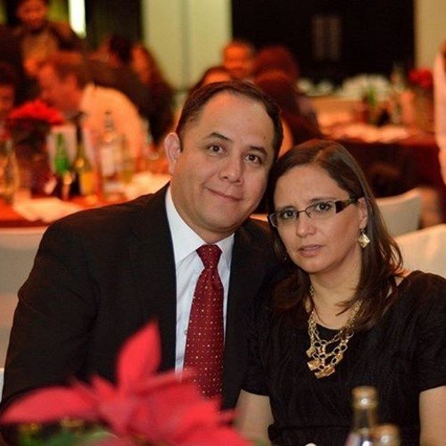 Gratuitamente Salvado , Felizmente casado. todo  por la gracia de Dios.