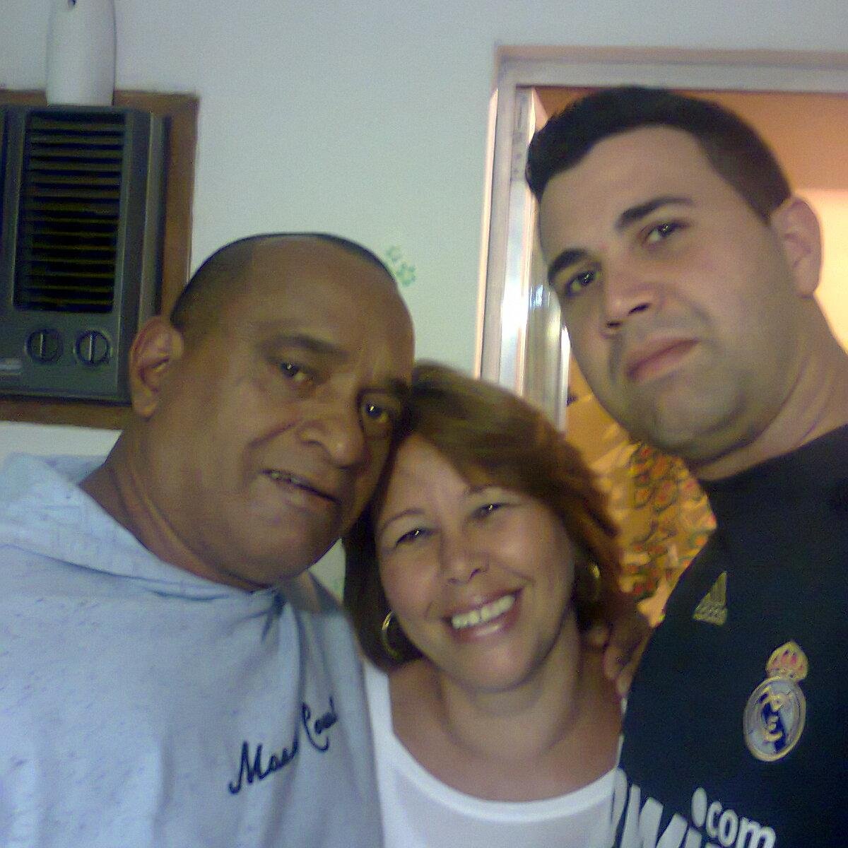 A FELICIDADE É UMA BUSCA CONSTANTE(: