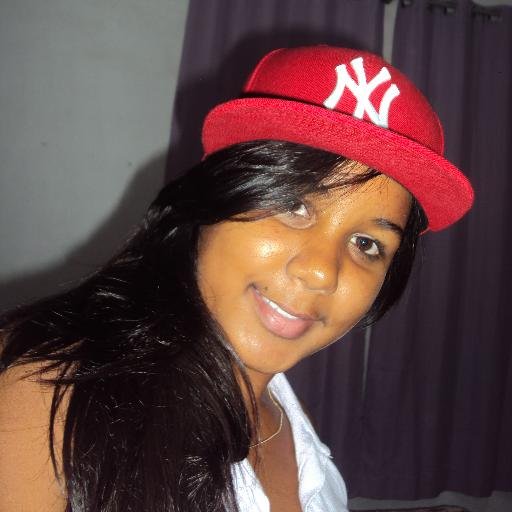 amo pizza,hanburgue ,refrigerante,tudo que engorda , ;Adoro ter o cabelo bonito mais tenho priguisa de cuidar dele ,minha profisão e durmi sou muito preguisosa!