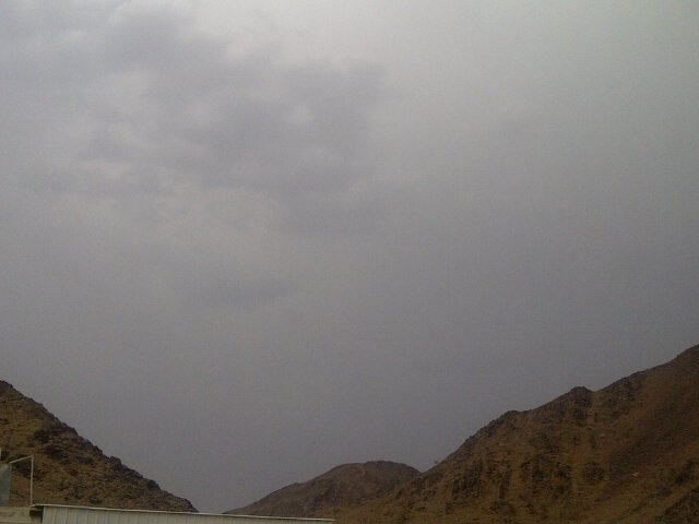 عيشوآ بقلبَ آبيض ونيہَ حسنہّ     فليس علىَ آلدنيآ بقآء . . ♥