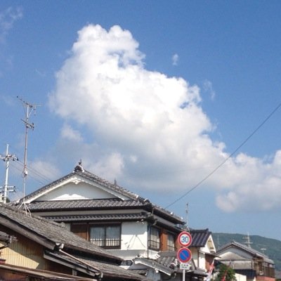 水樹奈々さん、田村ゆかりさんが好きです。時々キャンプしてます。