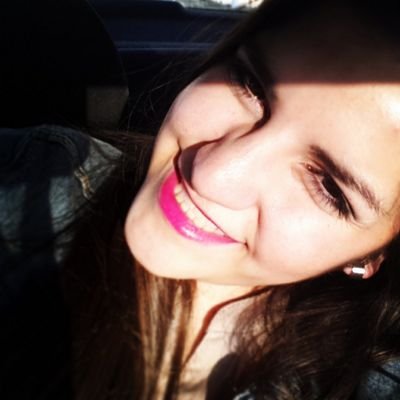 Lunática creciente, loca menguante, con el desequilibrio nuevo y la desorientación llena.