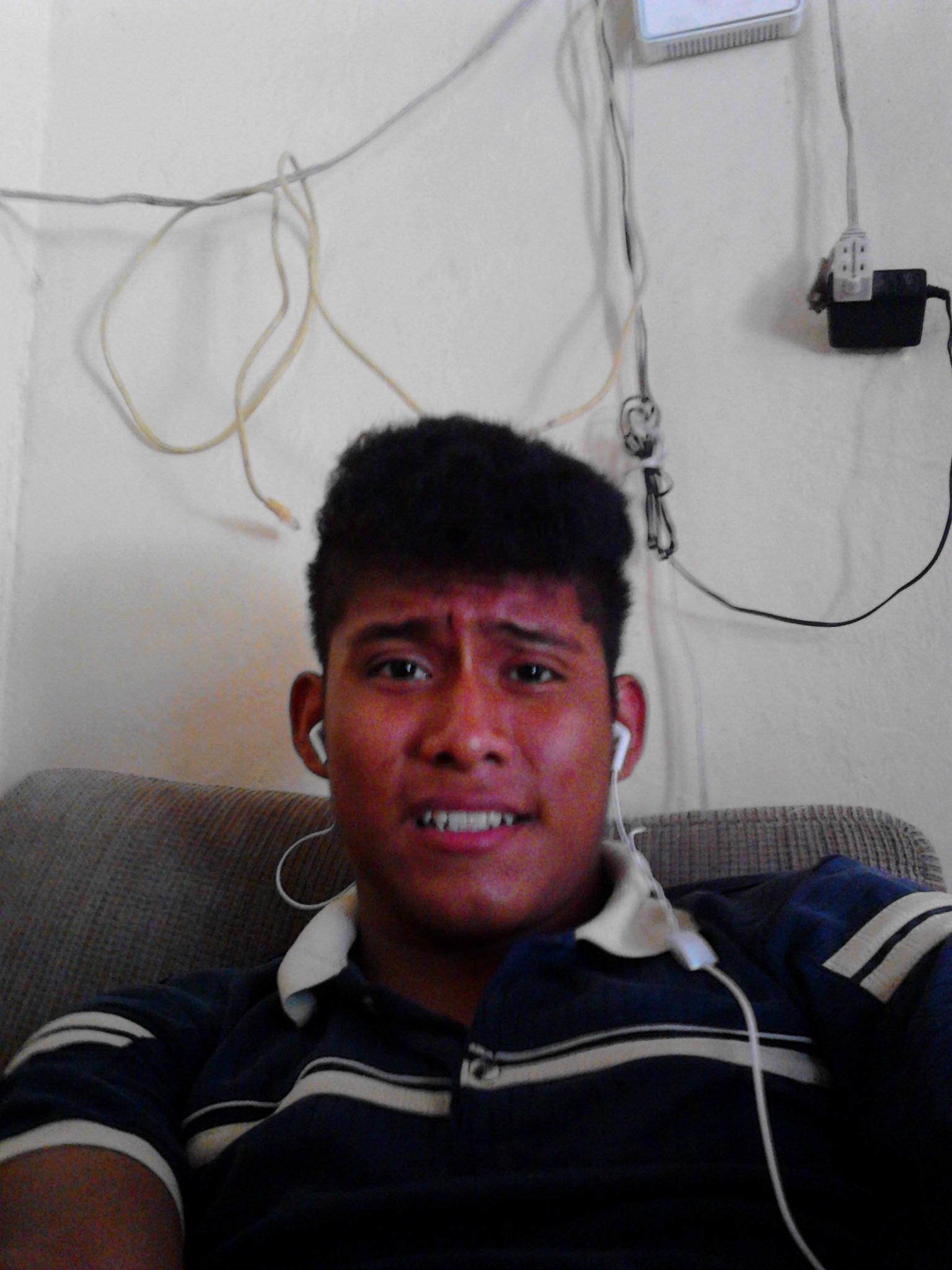 soy un chavo muy alegre y me gusta el futbol (sigeme y te sigo )