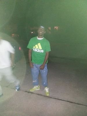 man just a young nigga ina makn to get RICH ..