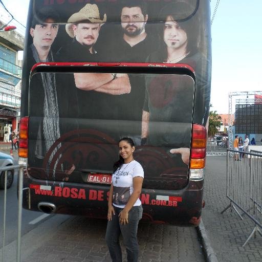 sou uma ROSARIANA apaixonada amo adoro o ROSA DE SARON principalmente os integrantes da banda o GUI,EDU,LERÃO E O GREVÃO