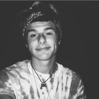 hi i just wanted to see what its like to be @itsmikeymurphy scrolling through his timeline (:
