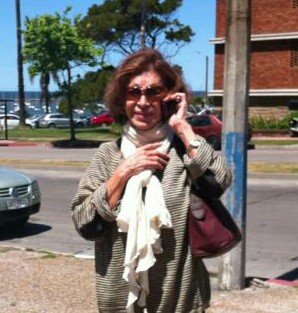 No tengo biografía: vivo el hoy, el ahora...!Ni años tampoco. Lo que me revienta ES LA CÉDULa,maldita bicha