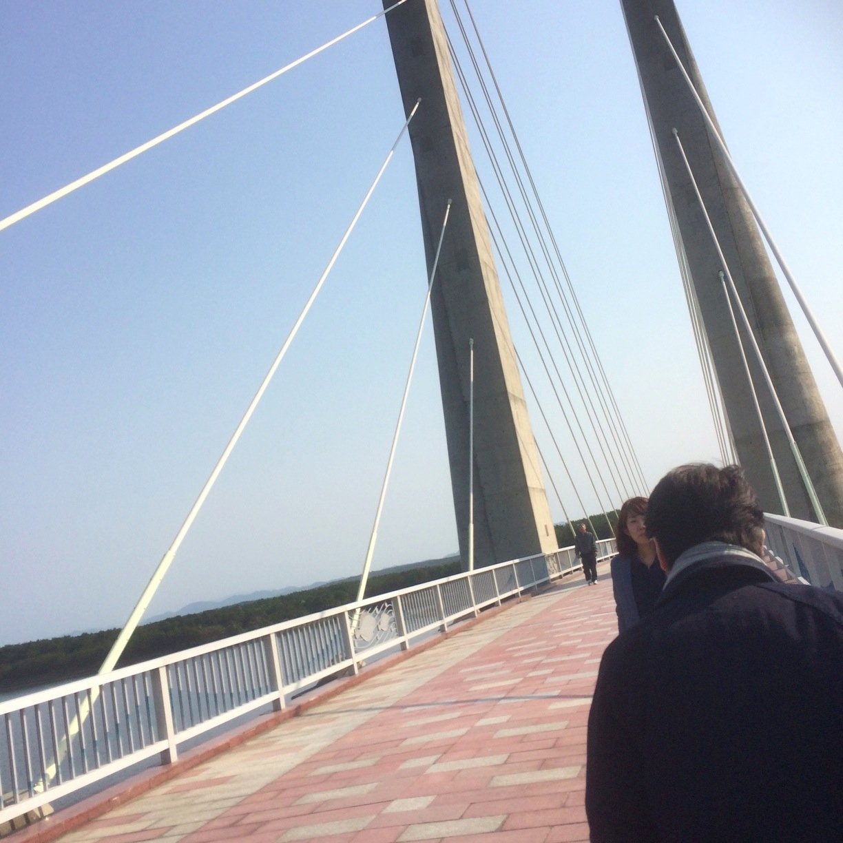 代官山と銀座で靴のセレクトショップのディレクターをやっています。衣・食・住に関わるほとんど全てのモノに興味があります。代官山、銀座、その他都内とヨーロッパをブラブラしています。 最近は横浜線の大口商店街にある銀河系宇宙らーめんtic,tacで休日を過ごしています。1978年 東京生まれ 横浜育ち。