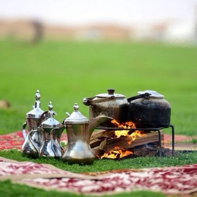 أححب الجميع و أثق ﺑالقليل ولآ أكرھہ أحد ⁽১₎