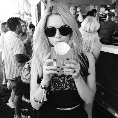 AshBenzo_CG's profile picture. ☹ eyelashes longer than ur dick ☹