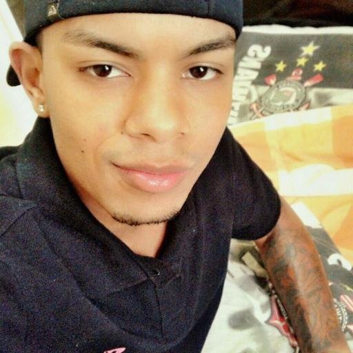 Sou Apenas Um Rapaz Latino Americano Sem Dinheiro No Banco!!!  ✌Solteiro , 21 anos .