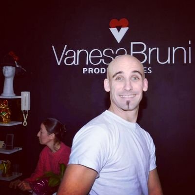 FxLatex's profile picture. Artista Plástico - FX - Producciones - Caracterizaciones - Prótesis en Látex - Colmillos de Vampiro