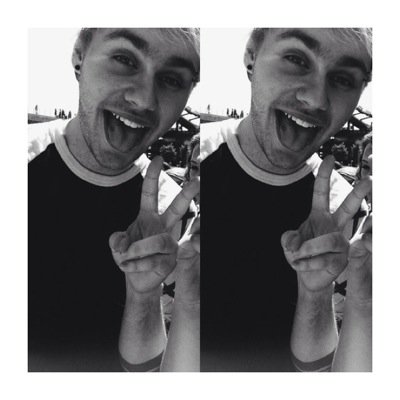 This one time calum waved at me and luke laughed at me ❤ #HEK11 ✌