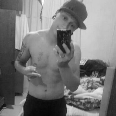 te amarei durante todo minha vida;Te amo nos seus gestos,Te amo no seu sorriso,Te amo na sua voz,Te amo no que você é!!