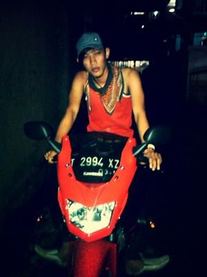 MALAIKAT BERTOPENG