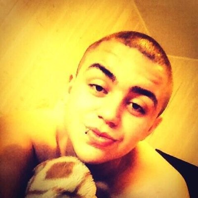I am gay.... Can't wait to start my own bussines at 18 years old. I am a junior in High School..... I am single......... Soon to be another big brother in Feb