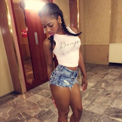 Ima real nigga 1st , get money 2nd❗ follow my pretty ass on here and follow my instagram :juicereneee kik:iamjuicerenee