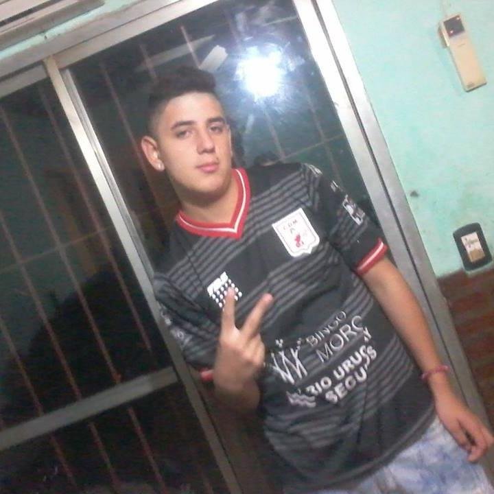 Yo nací en el oeste 
y tengo el orgullo mayor, 
ser borracho y atorrante 
y ser hincha de Morón.