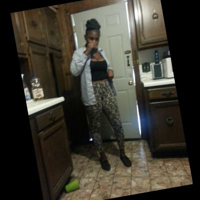 .Hurt By Many Nd Still Shine On Thiis Hoes .Im 16 Years Nd Livein✊