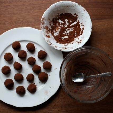 Indulgent chocolate workshops & tastings for all occasions - corporate teambuilding & events; children's parties and private functions.