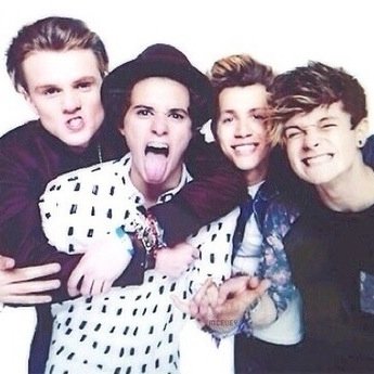 elaine_vamps's profile picture. Follow @elaine_insane cause' i gave you a free follow!! And cause' we are all Vampettes!!