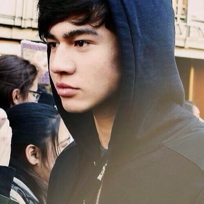 Hi gorgeous, Follow @jigglypuffcxlum since she gave you this free follow :)