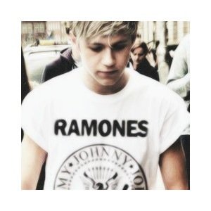 please follow @louissxvogue :)