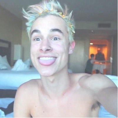 tvkian's profile picture. * •∴ Netflix enthusiast ∴* •⠀